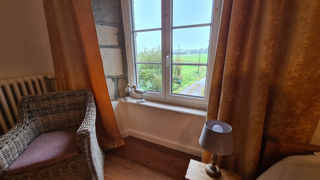 16 b chambre jaune scaled